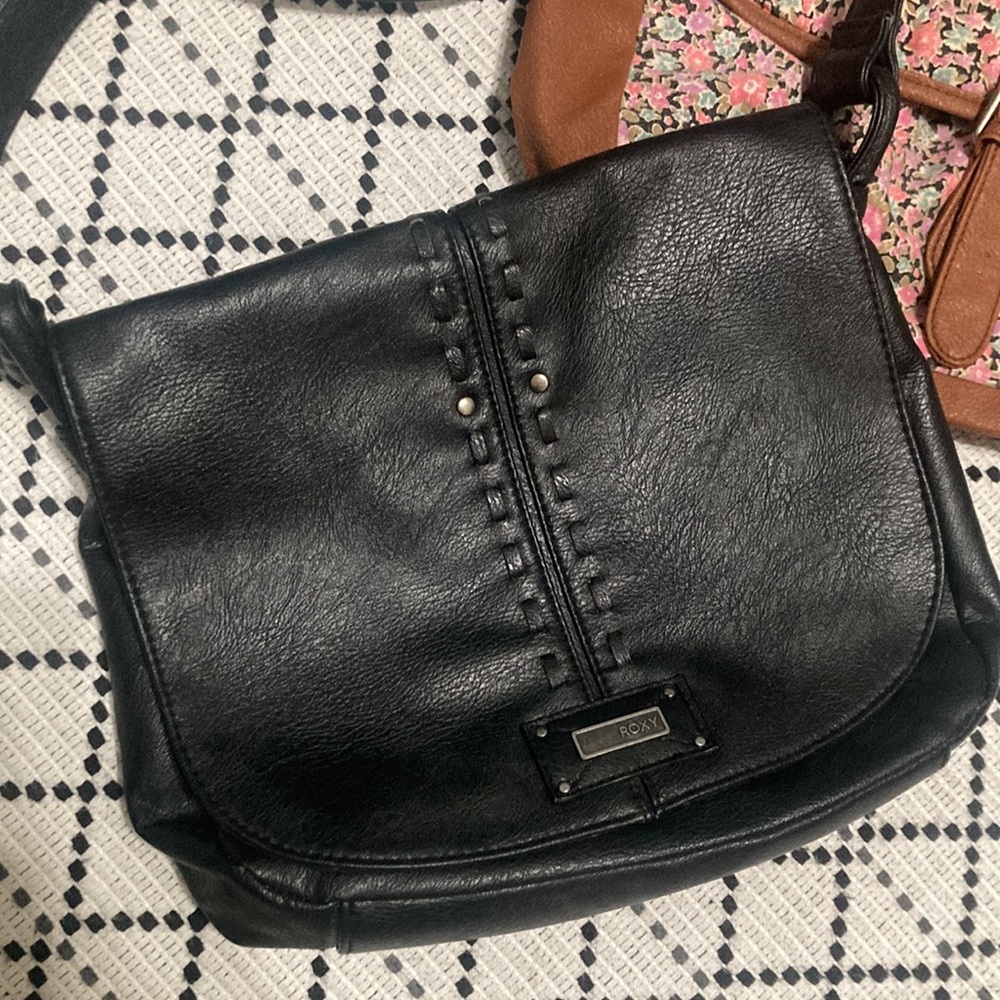 2 cute Roxy purses - Picture 2 of 9